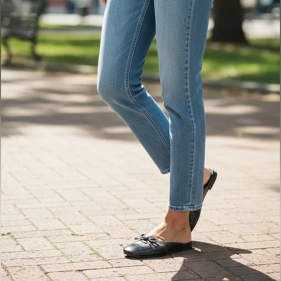 Salvatore Ferragamo Womens Black Suede & Patent Leather Wingtip Mules size 9 - Picture 2 of 9